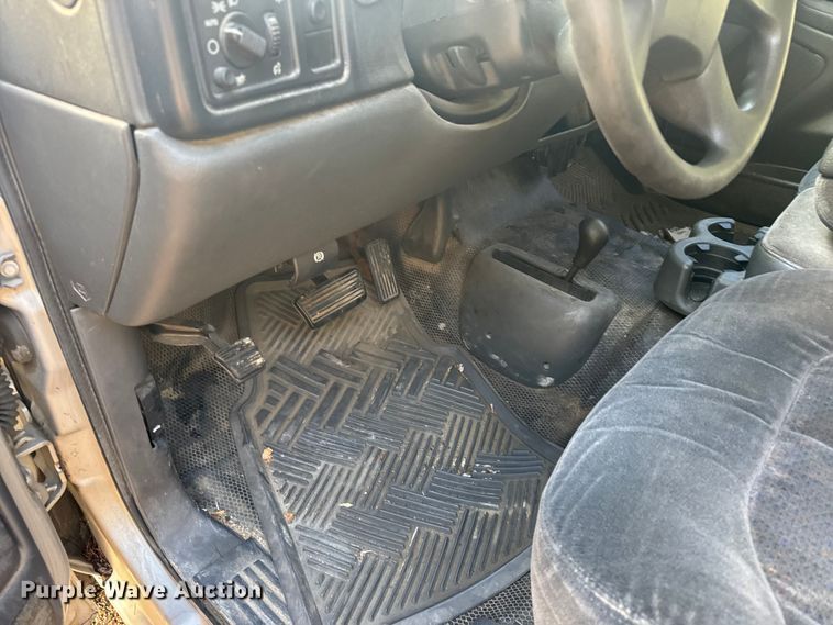 image for item EU6084 2004 Chevrolet Silverado 1500 Ext. Cab pickup truck