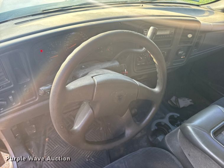 image for item EU6084 2004 Chevrolet Silverado 1500 Ext. Cab pickup truck