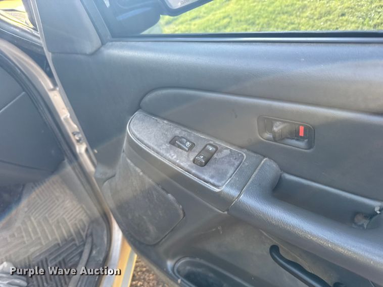 image for item EU6084 2004 Chevrolet Silverado 1500 Ext. Cab pickup truck