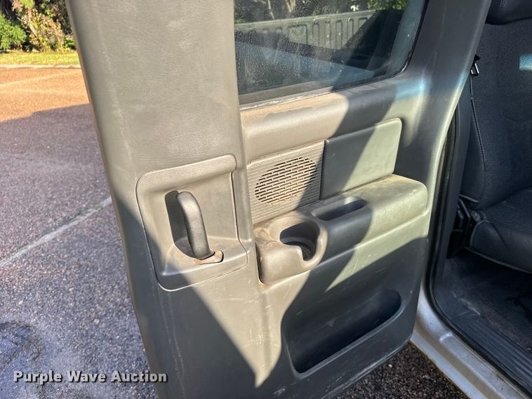 image for item EU6084 2004 Chevrolet Silverado 1500 Ext. Cab pickup truck