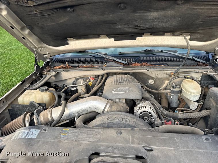 image for item EU6084 2004 Chevrolet Silverado 1500 Ext. Cab pickup truck