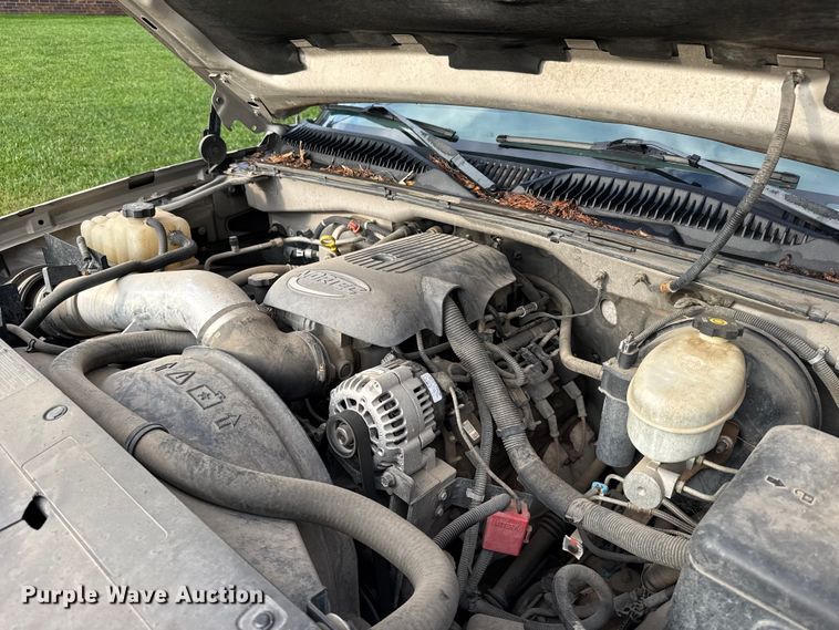 image for item EU6084 2004 Chevrolet Silverado 1500 Ext. Cab pickup truck