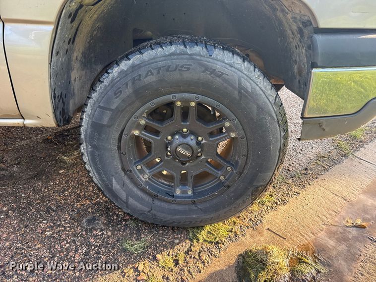 image for item EU6084 2004 Chevrolet Silverado 1500 Ext. Cab pickup truck