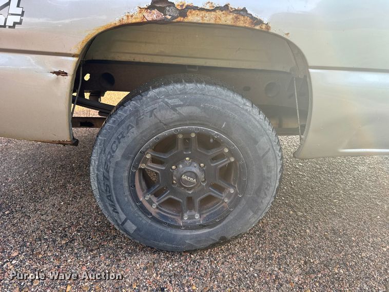 image for item EU6084 2004 Chevrolet Silverado 1500 Ext. Cab pickup truck