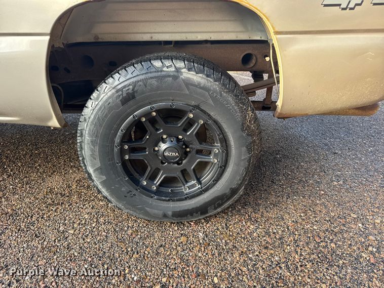 image for item EU6084 2004 Chevrolet Silverado 1500 Ext. Cab pickup truck