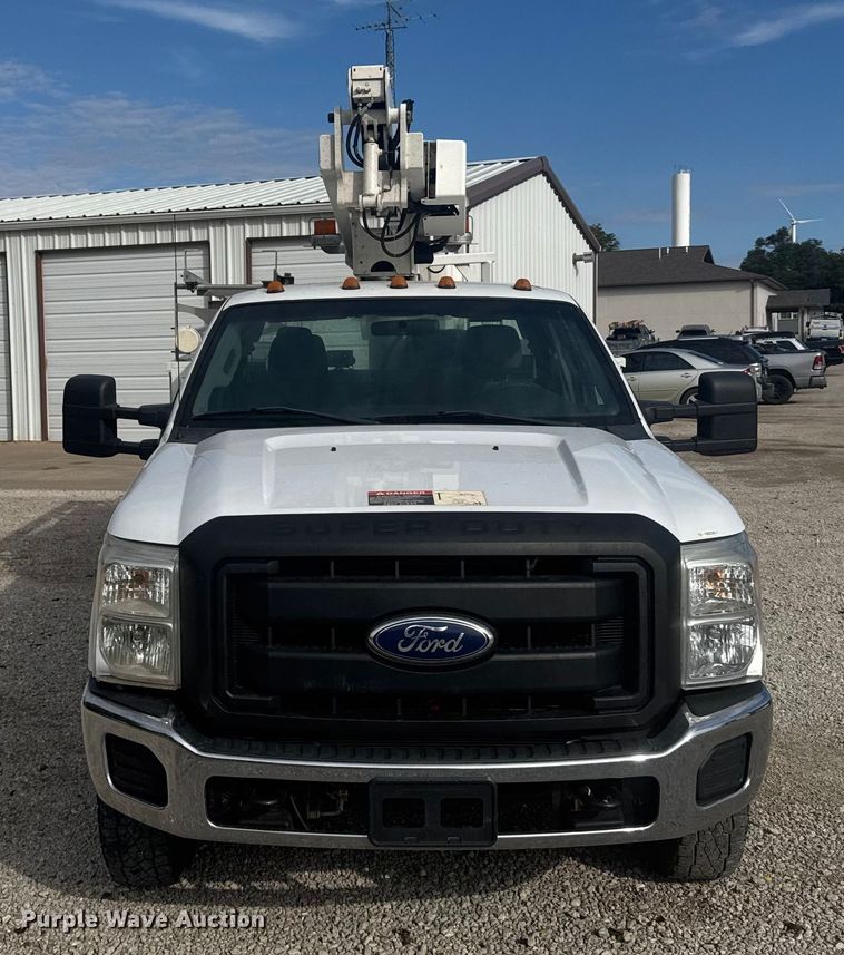 image for item EU6085 2011 Ford F350 Super Duty bucket truck