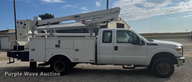 image for item EU6085 2011 Ford F350 Super Duty bucket truck