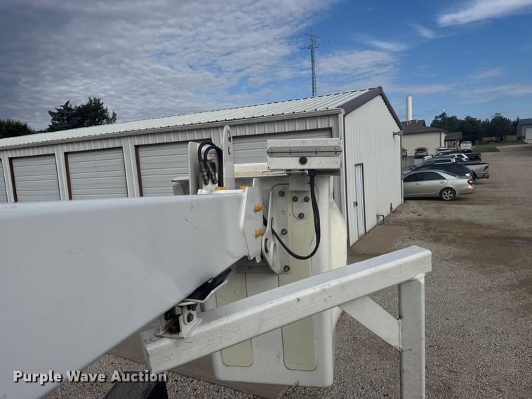 image for item EU6085 2011 Ford F350 Super Duty bucket truck