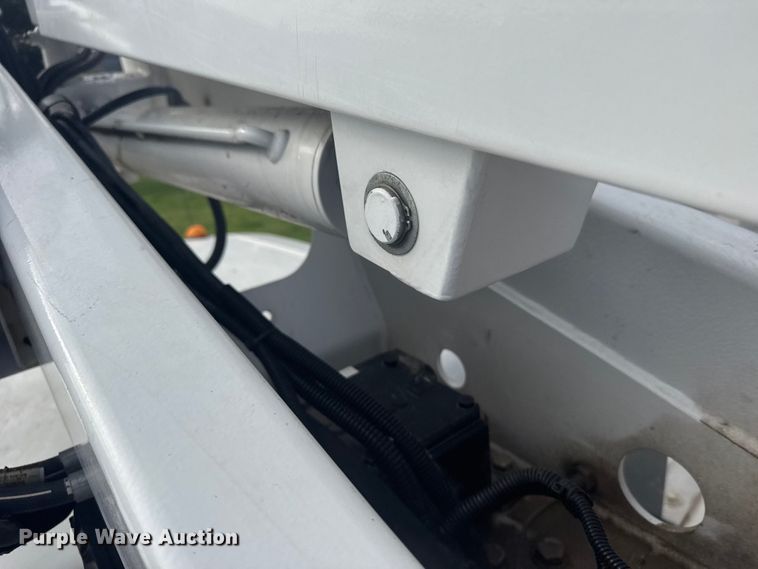 image for item EU6085 2011 Ford F350 Super Duty bucket truck