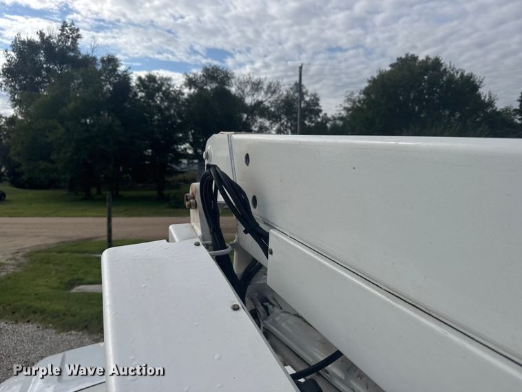 image for item EU6085 2011 Ford F350 Super Duty bucket truck