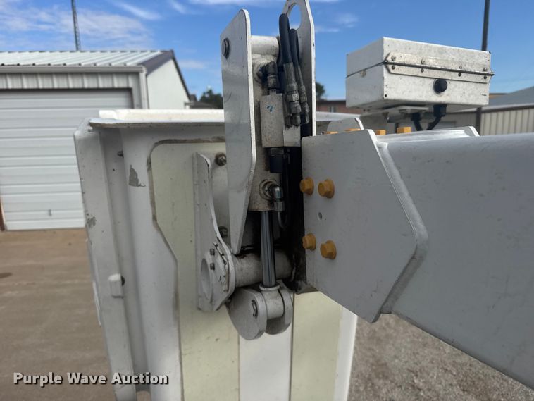 image for item EU6085 2011 Ford F350 Super Duty bucket truck