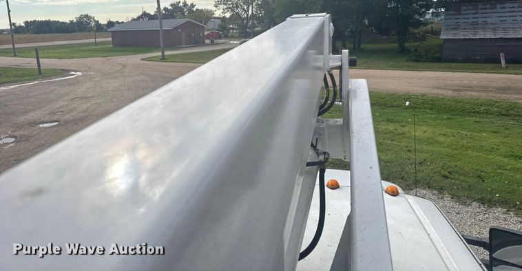 image for item EU6085 2011 Ford F350 Super Duty bucket truck