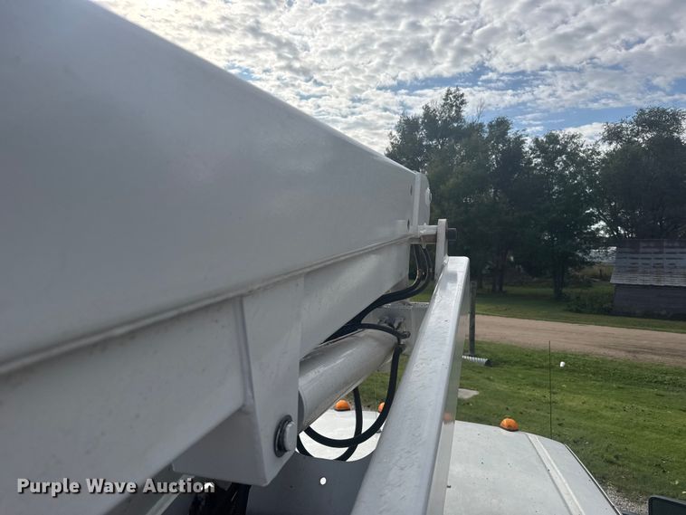 image for item EU6085 2011 Ford F350 Super Duty bucket truck