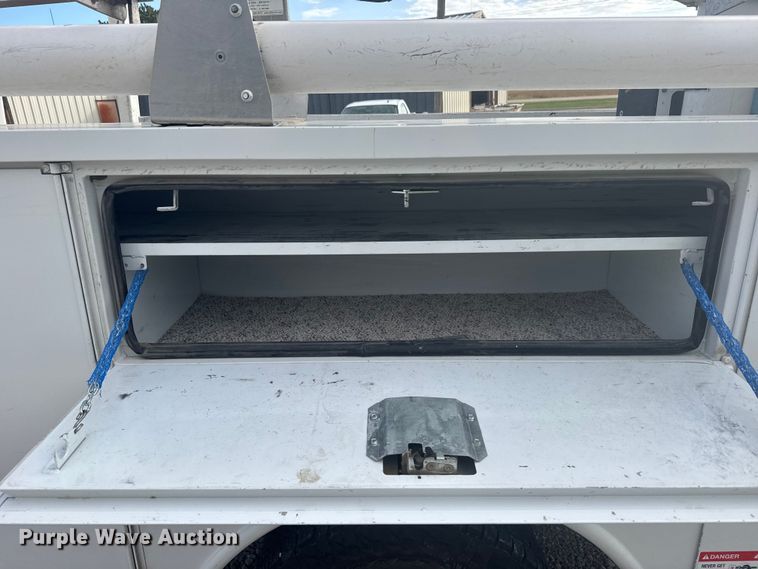 image for item EU6085 2011 Ford F350 Super Duty bucket truck