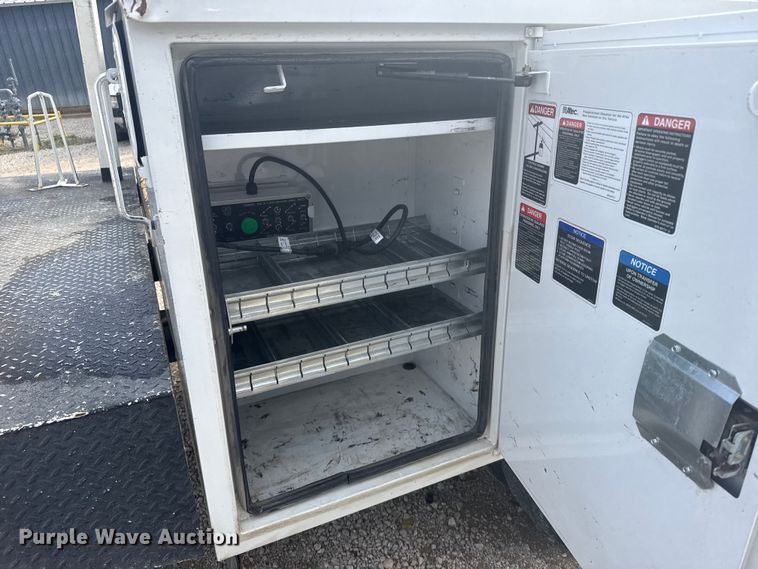 image for item EU6085 2011 Ford F350 Super Duty bucket truck