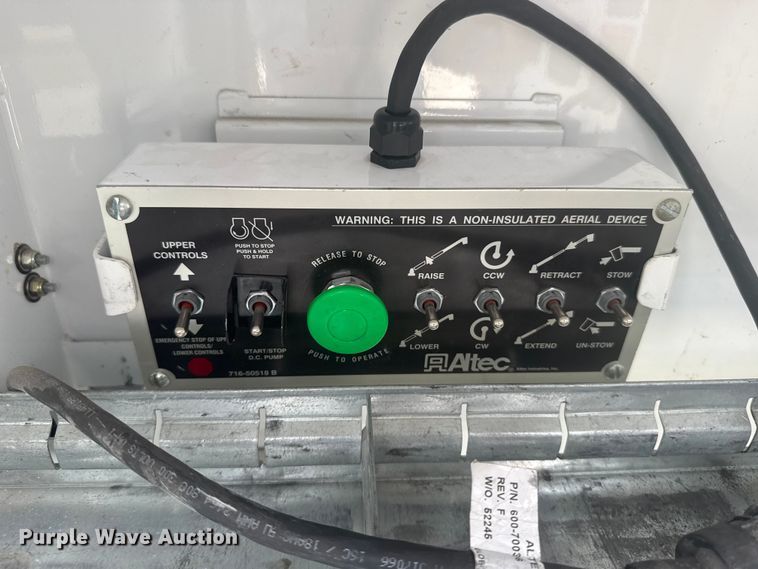 image for item EU6085 2011 Ford F350 Super Duty bucket truck