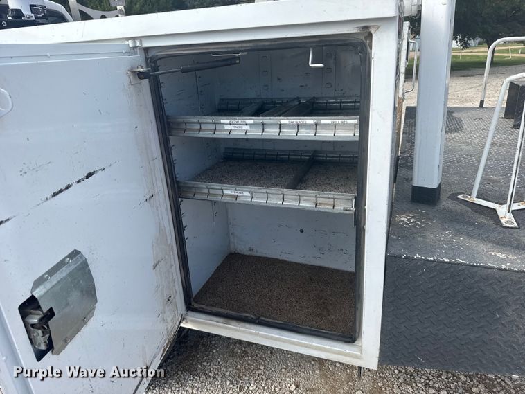 image for item EU6085 2011 Ford F350 Super Duty bucket truck