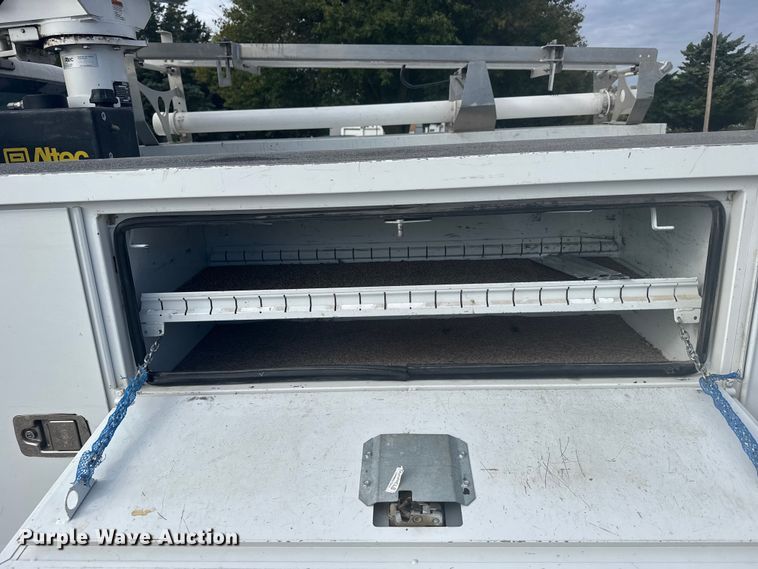 image for item EU6085 2011 Ford F350 Super Duty bucket truck