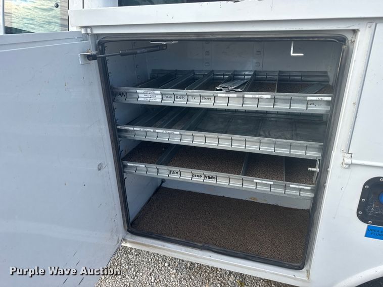 image for item EU6085 2011 Ford F350 Super Duty bucket truck