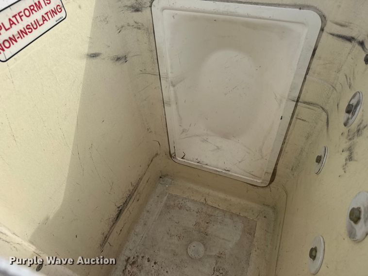 image for item EU6085 2011 Ford F350 Super Duty bucket truck