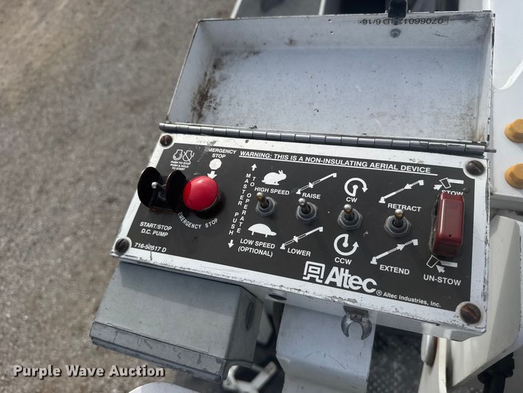 image for item EU6085 2011 Ford F350 Super Duty bucket truck