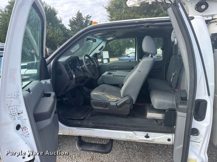 image for item EU6085 2011 Ford F350 Super Duty bucket truck