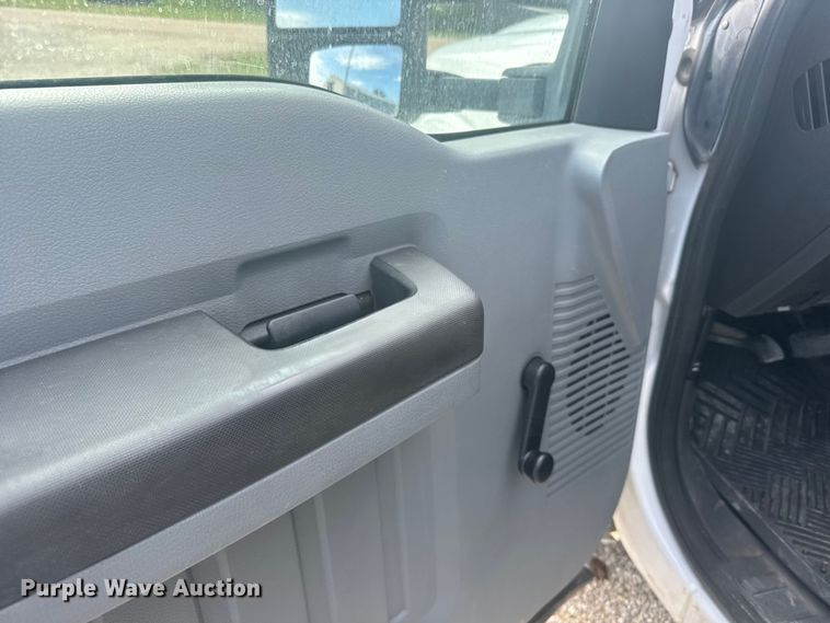 image for item EU6085 2011 Ford F350 Super Duty bucket truck