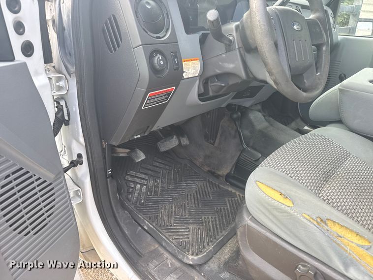 image for item EU6085 2011 Ford F350 Super Duty bucket truck