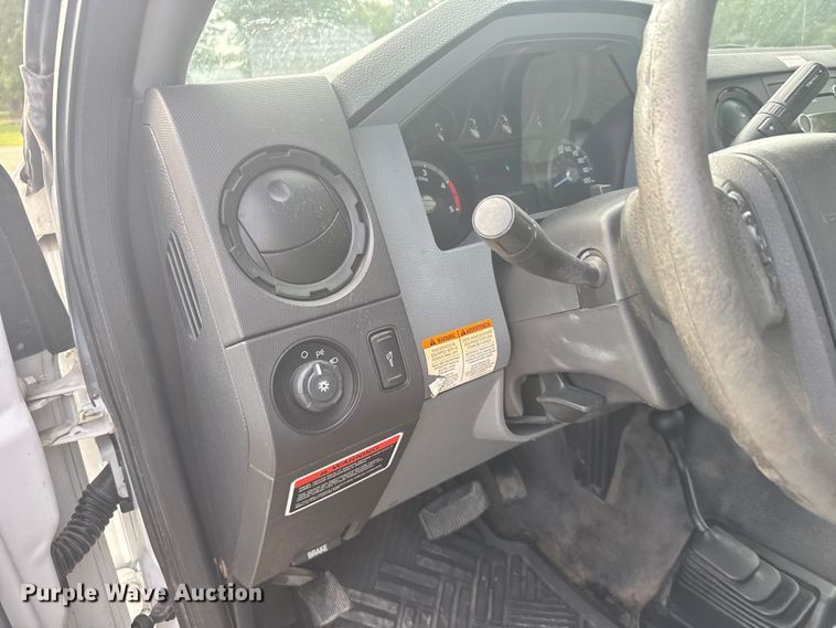 image for item EU6085 2011 Ford F350 Super Duty bucket truck