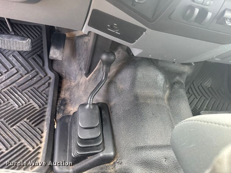 image for item EU6085 2011 Ford F350 Super Duty bucket truck