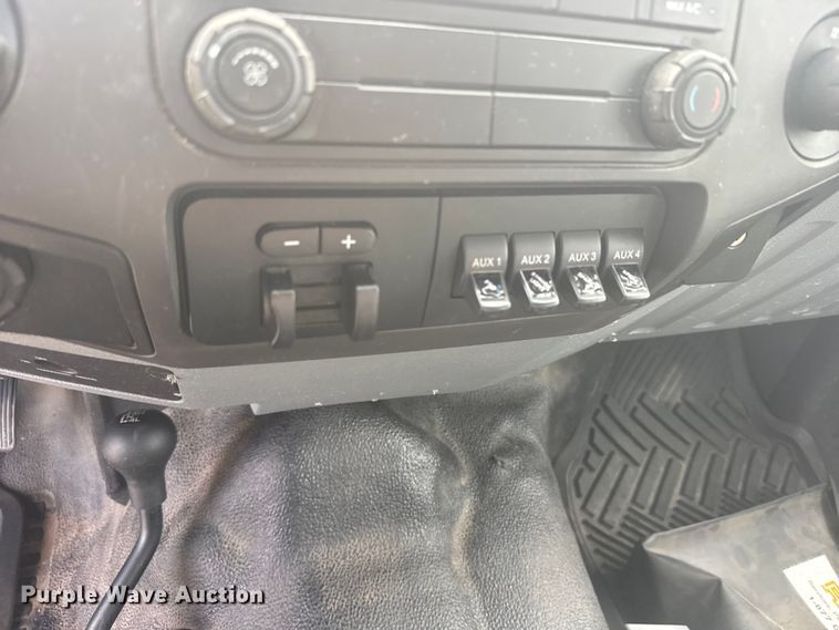 image for item EU6085 2011 Ford F350 Super Duty bucket truck