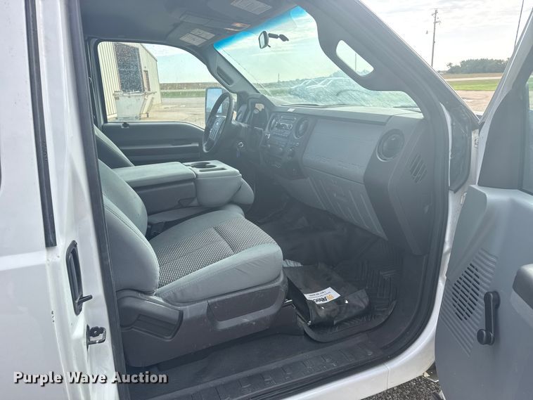 image for item EU6085 2011 Ford F350 Super Duty bucket truck