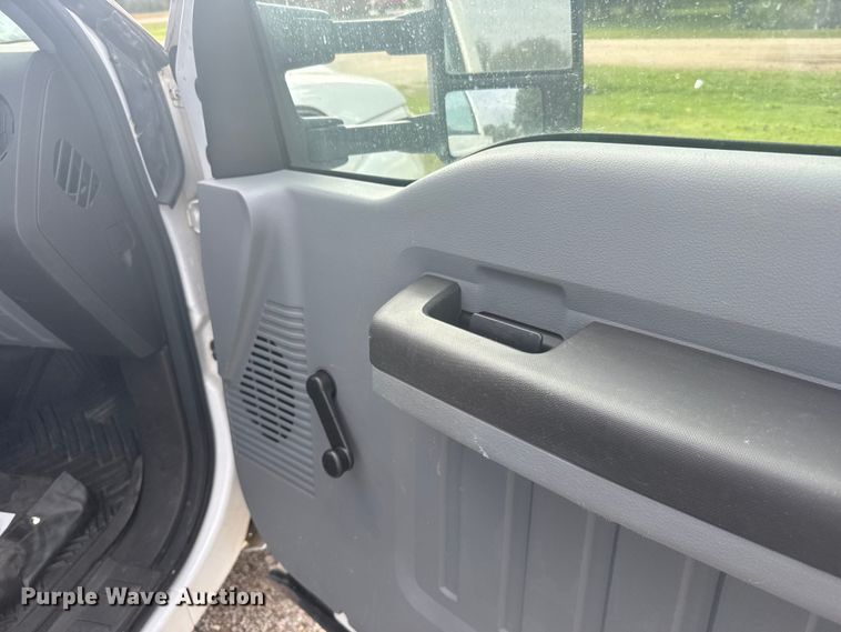 image for item EU6085 2011 Ford F350 Super Duty bucket truck