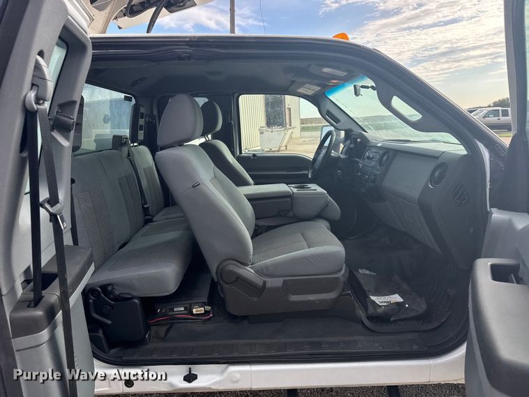 image for item EU6085 2011 Ford F350 Super Duty bucket truck