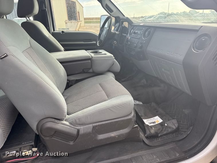 image for item EU6085 2011 Ford F350 Super Duty bucket truck