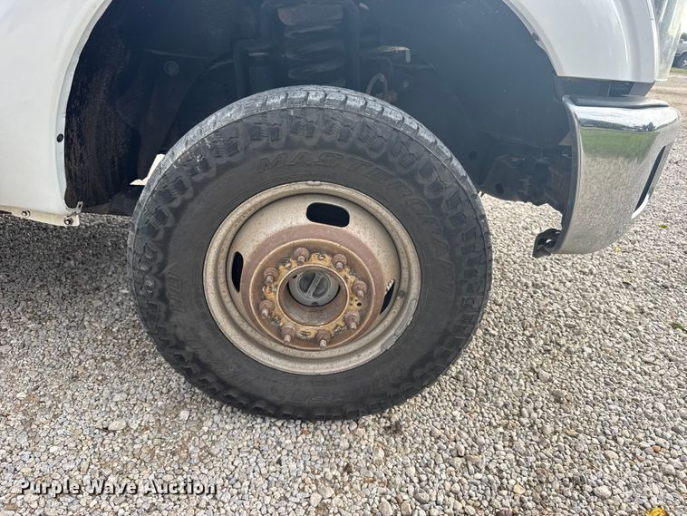 image for item EU6085 2011 Ford F350 Super Duty bucket truck