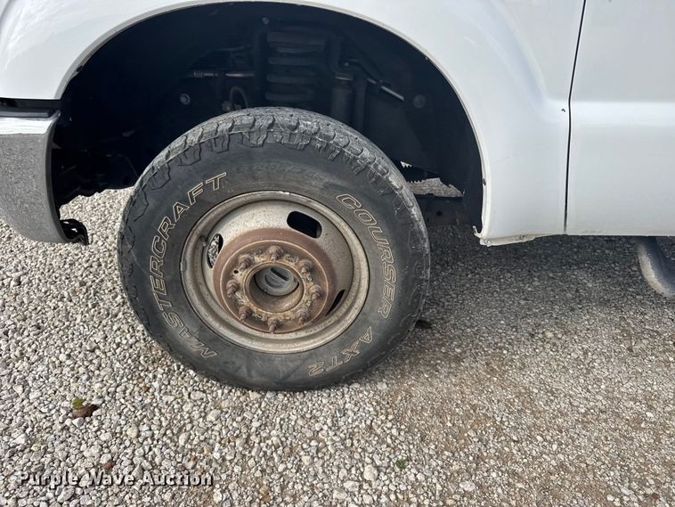 image for item EU6085 2011 Ford F350 Super Duty bucket truck