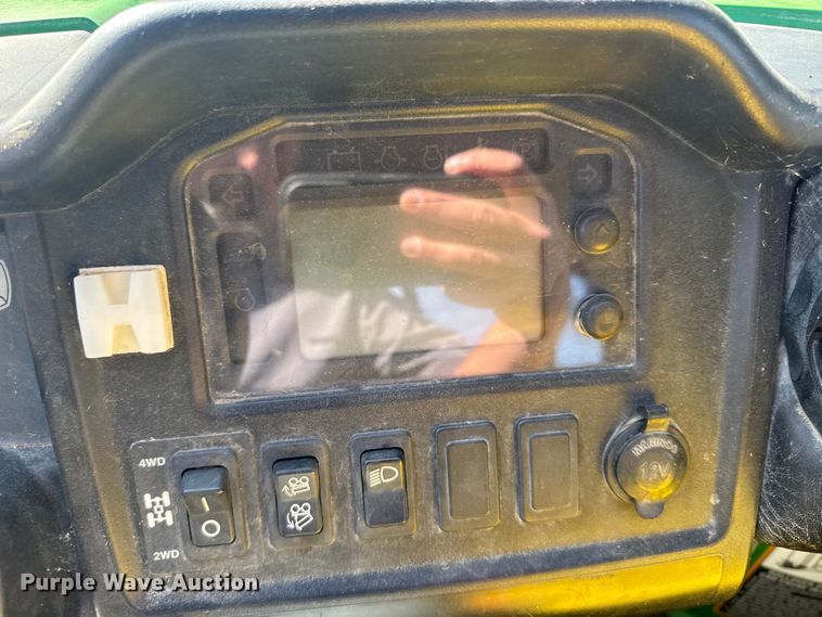 image for item EU6088 2011 John Deere 825I utility vehicle