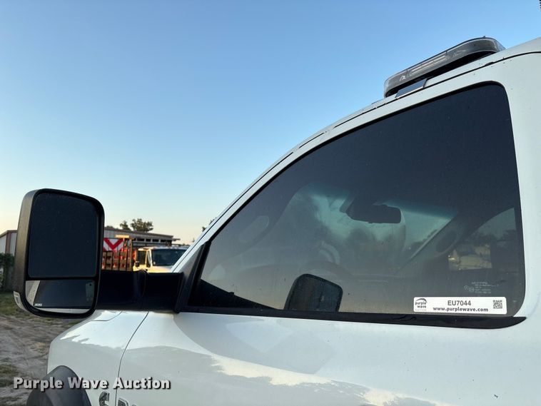 image for item EU7044 2016 Dodge Ram 5500 Box Truck