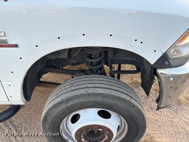 image for item EU7044 2016 Dodge Ram 5500 Box Truck