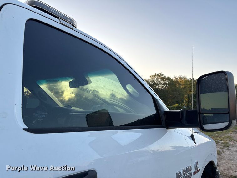 image for item EU7044 2016 Dodge Ram 5500 Box Truck