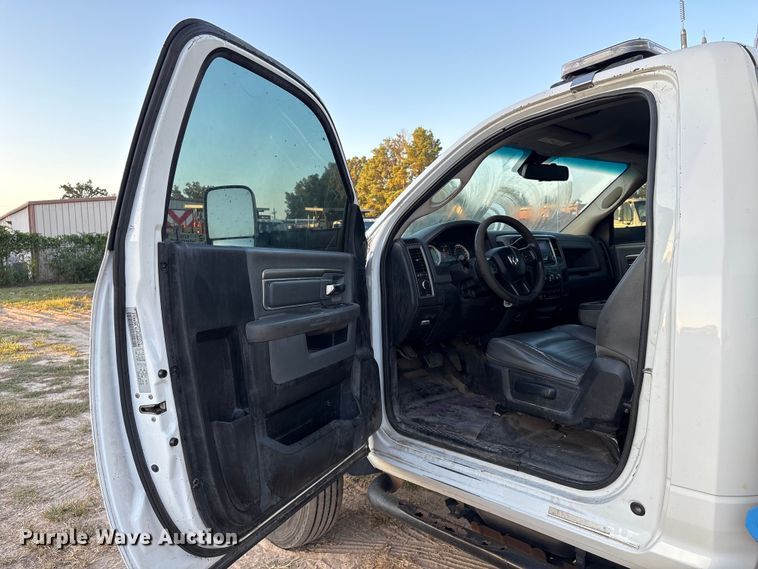 image for item EU7044 2016 Dodge Ram 5500 Box Truck