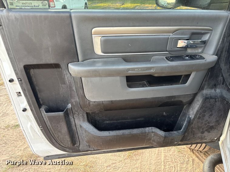 image for item EU7044 2016 Dodge Ram 5500 Box Truck