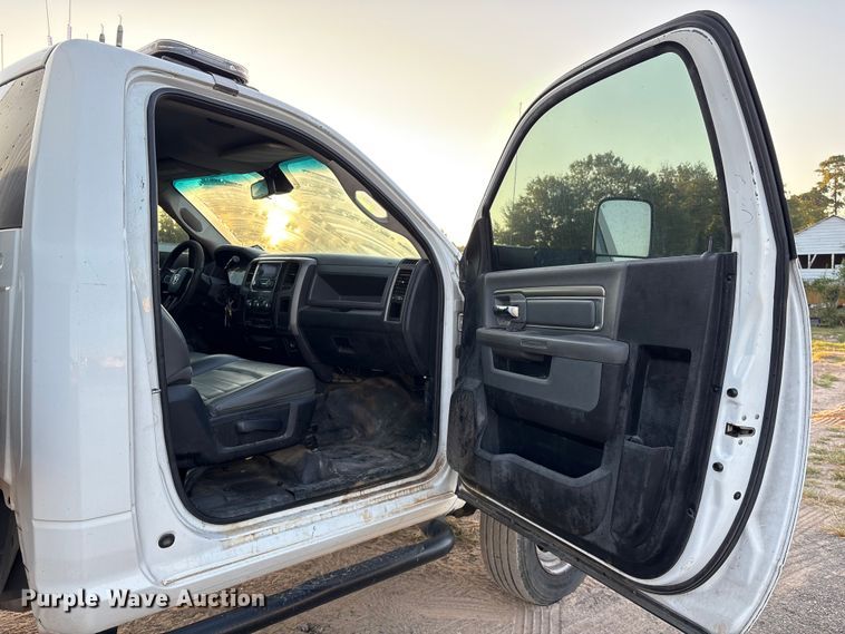 image for item EU7044 2016 Dodge Ram 5500 Box Truck