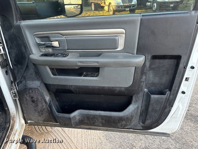 image for item EU7044 2016 Dodge Ram 5500 Box Truck