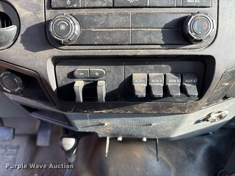 image for item EU8505 2012 Ford F250 Super Duty Crew Cab pickup truck