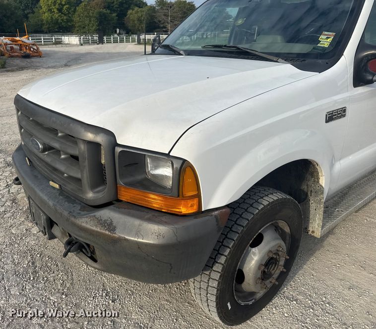 image for item EV1990 1999 Ford F550 Super Duty Crew Cab flatbed truck