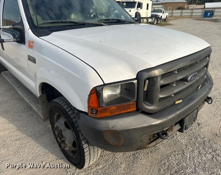 image for item EV1990 1999 Ford F550 Super Duty Crew Cab flatbed truck