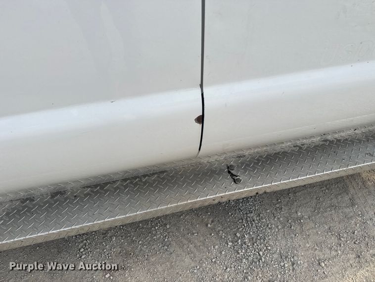 image for item EV1990 1999 Ford F550 Super Duty Crew Cab flatbed truck