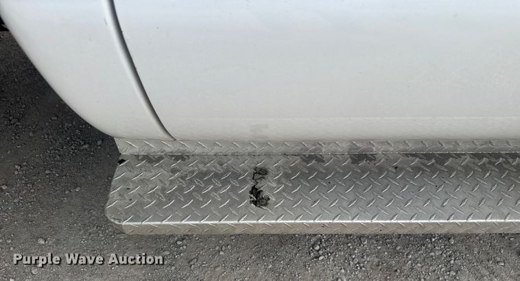 image for item EV1990 1999 Ford F550 Super Duty Crew Cab flatbed truck